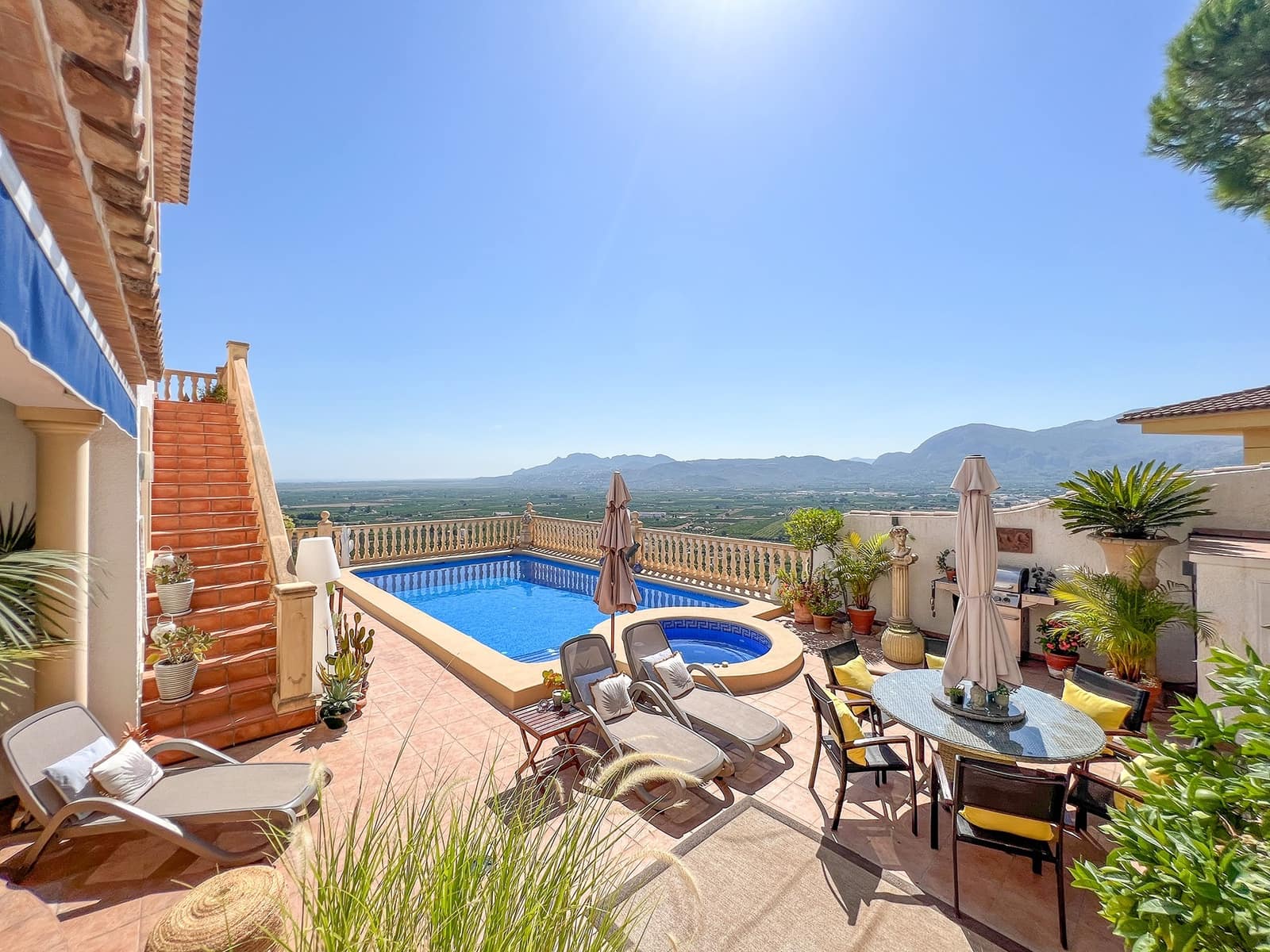 5 sypialnia Willa na sprzedaż w Pego z basenem - 699 000 € (Ref: 9308342)