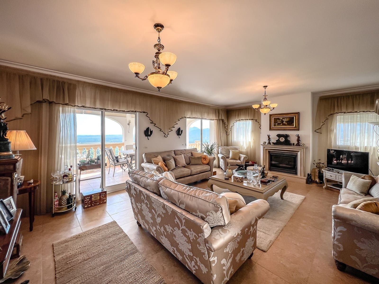 5 sypialnia Willa na sprzedaż w Pego z basenem - 699 000 € (Ref: 9308342)