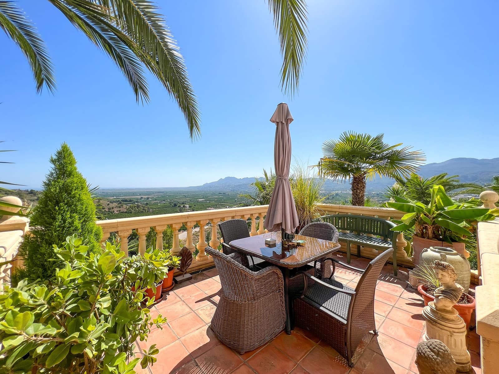 5 sypialnia Willa na sprzedaż w Pego z basenem - 699 000 € (Ref: 9308342)