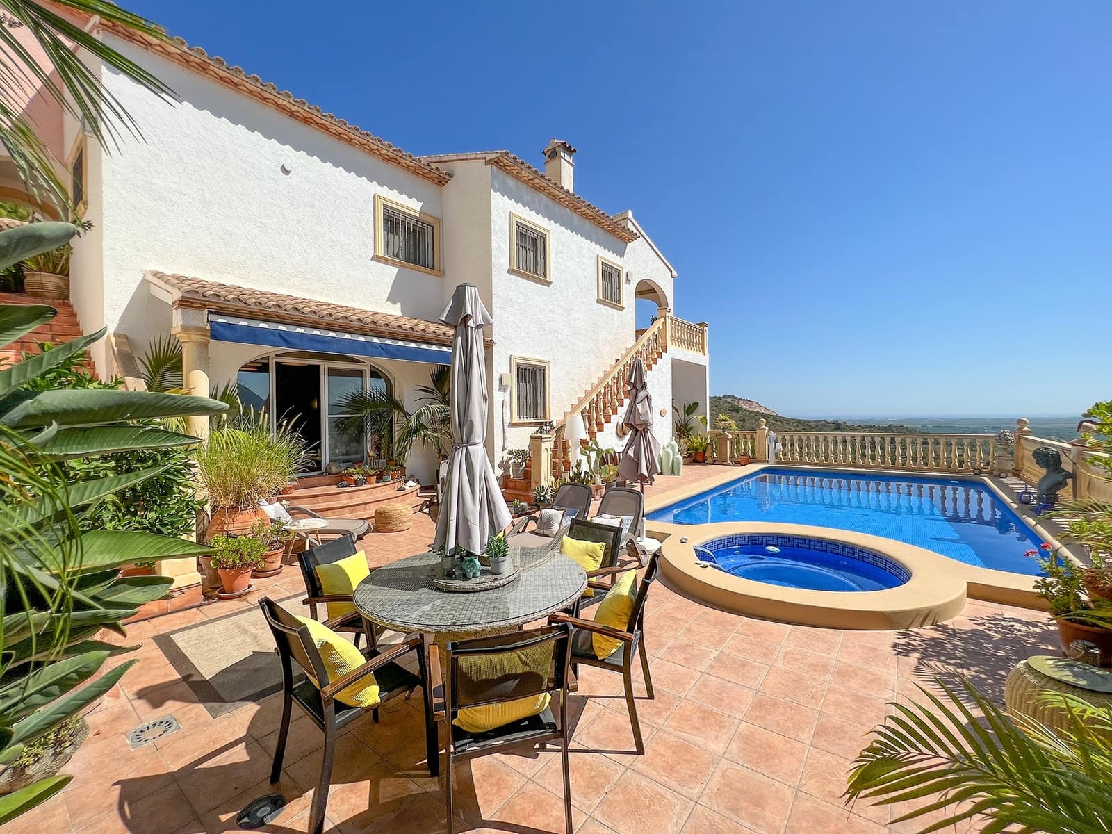 5 sypialnia Willa na sprzedaż w Pego z basenem - 699 000 € (Ref: 9308342)