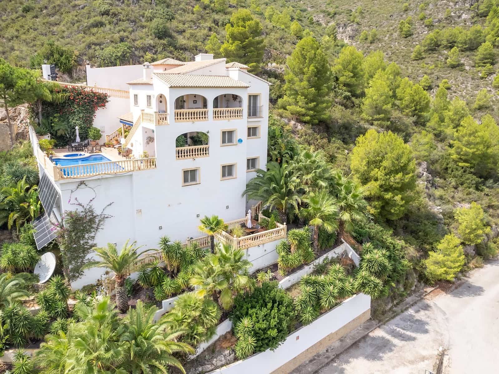 5 sypialnia Willa na sprzedaż w Pego z basenem - 699 000 € (Ref: 9308342)