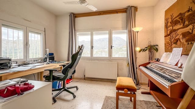 4 bedroom Villa for sale in L'Atzúvia - € 269,000 (Ref: 9308346)