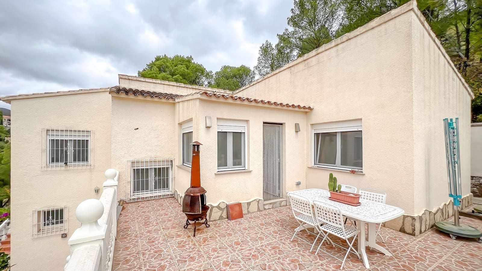 4 bedroom Villa for sale in L'Atzuvia - € 269,000 (Ref: 9308346)