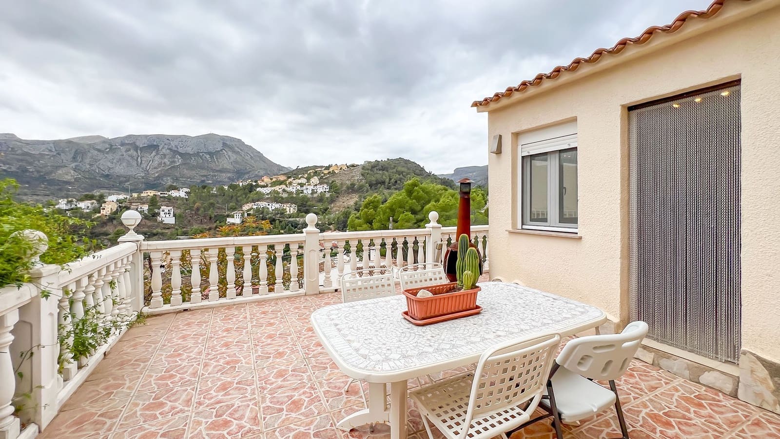 4 bedroom Villa for sale in L'Atzuvia - € 269,000 (Ref: 9308346)