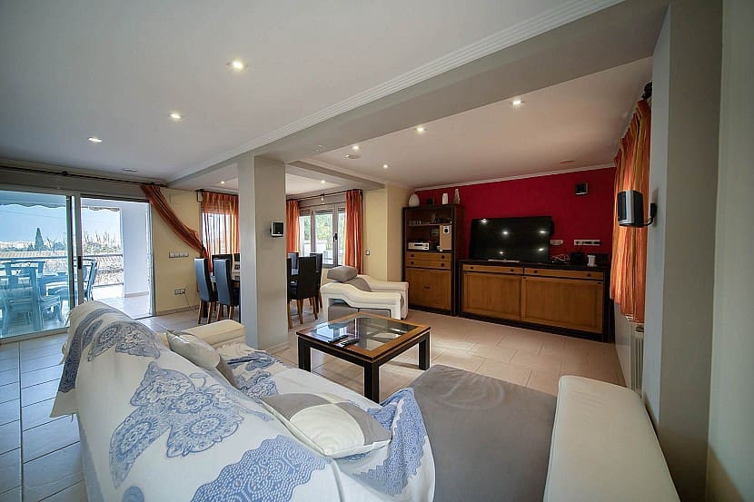 4 Zimmer Villa zu verkaufen in Denia mit Pool - 650.000 € (Ref: 9308352)