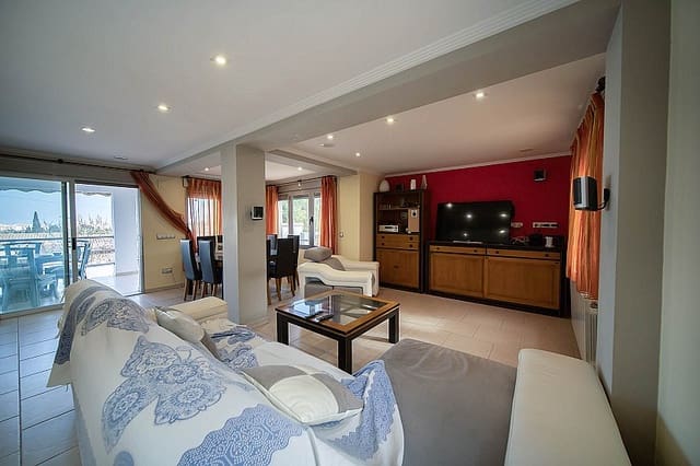 4 Zimmer Villa zu verkaufen in Dénia mit Pool - 650.000 € (Ref: 9308352)