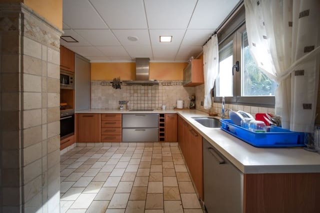 4 Zimmer Villa zu verkaufen in Dénia mit Pool - 650.000 € (Ref: 9308352)