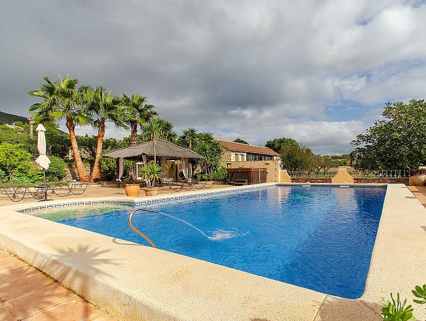 7 Zimmer Villa zu verkaufen in Benissa mit Pool - 1.300.000 € (Ref: 9308354)