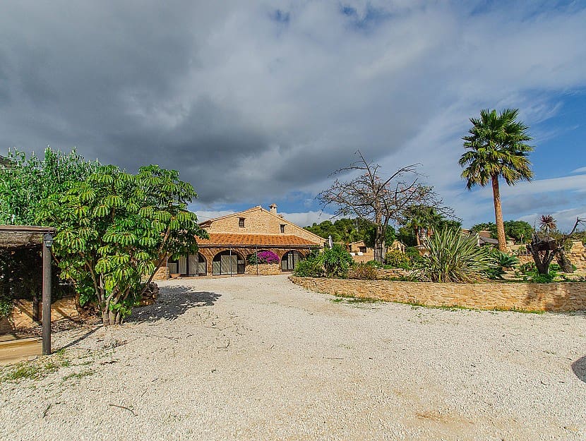 7 Zimmer Villa zu verkaufen in Benissa mit Pool - 1.300.000 € (Ref: 9308354)