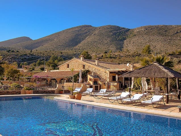 7 Zimmer Villa zu verkaufen in Benissa mit Pool - 1.300.000 € (Ref: 9308354)