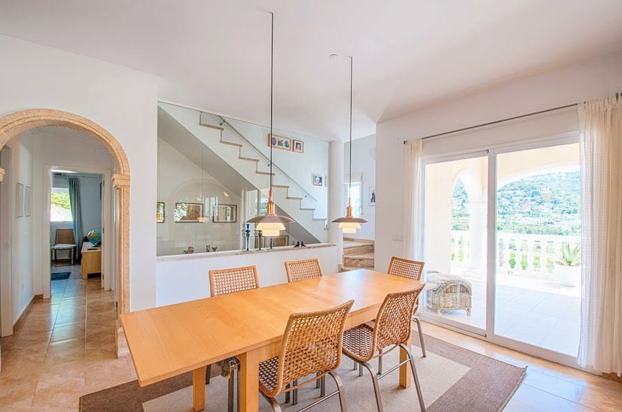 4 bedroom Villa for sale in Moraira with pool - € 850,000 (Ref: 9317353)