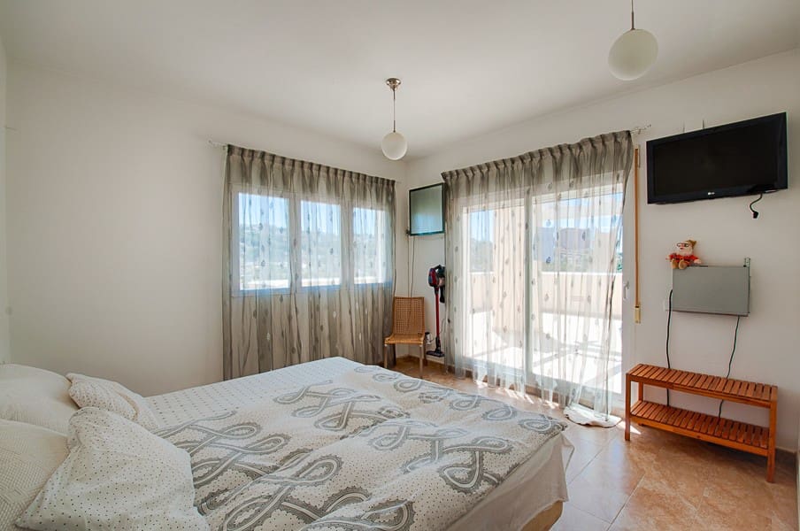 4 bedroom Villa for sale in Moraira with pool - € 850,000 (Ref: 9317353)