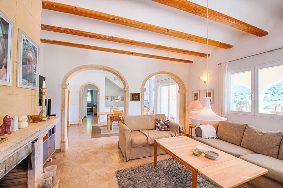 4 bedroom Villa for sale in Moraira with pool - € 850,000 (Ref: 9317353)