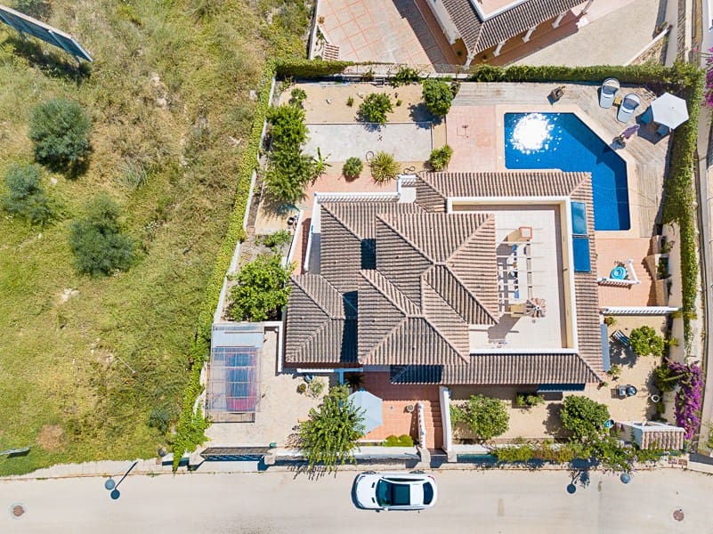 4 bedroom Villa for sale in Moraira with pool - € 850,000 (Ref: 9317353)