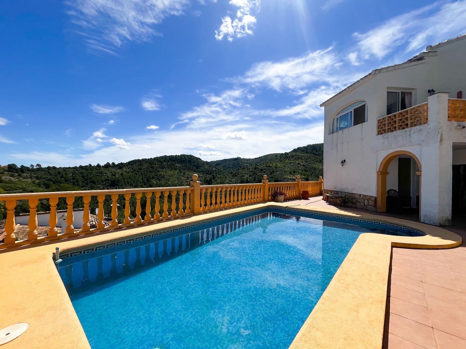 2 soveværelse Villa til salg i Orba med swimmingpool - € 339.000 (Ref: 9337643)