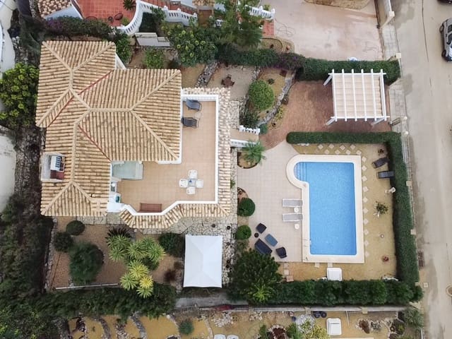 4 soverom Villa til salgs i Orba med svømmebasseng - € 415 000 (Ref: 9413756)