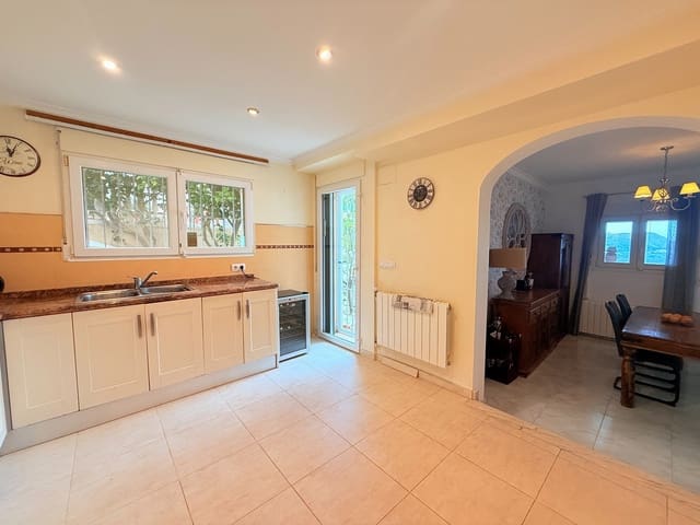 4 soverom Villa til salgs i Orba med svømmebasseng - € 415 000 (Ref: 9413756)