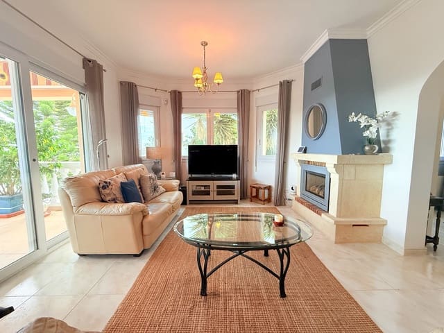 4 soverom Villa til salgs i Orba med svømmebasseng - € 415 000 (Ref: 9413756)