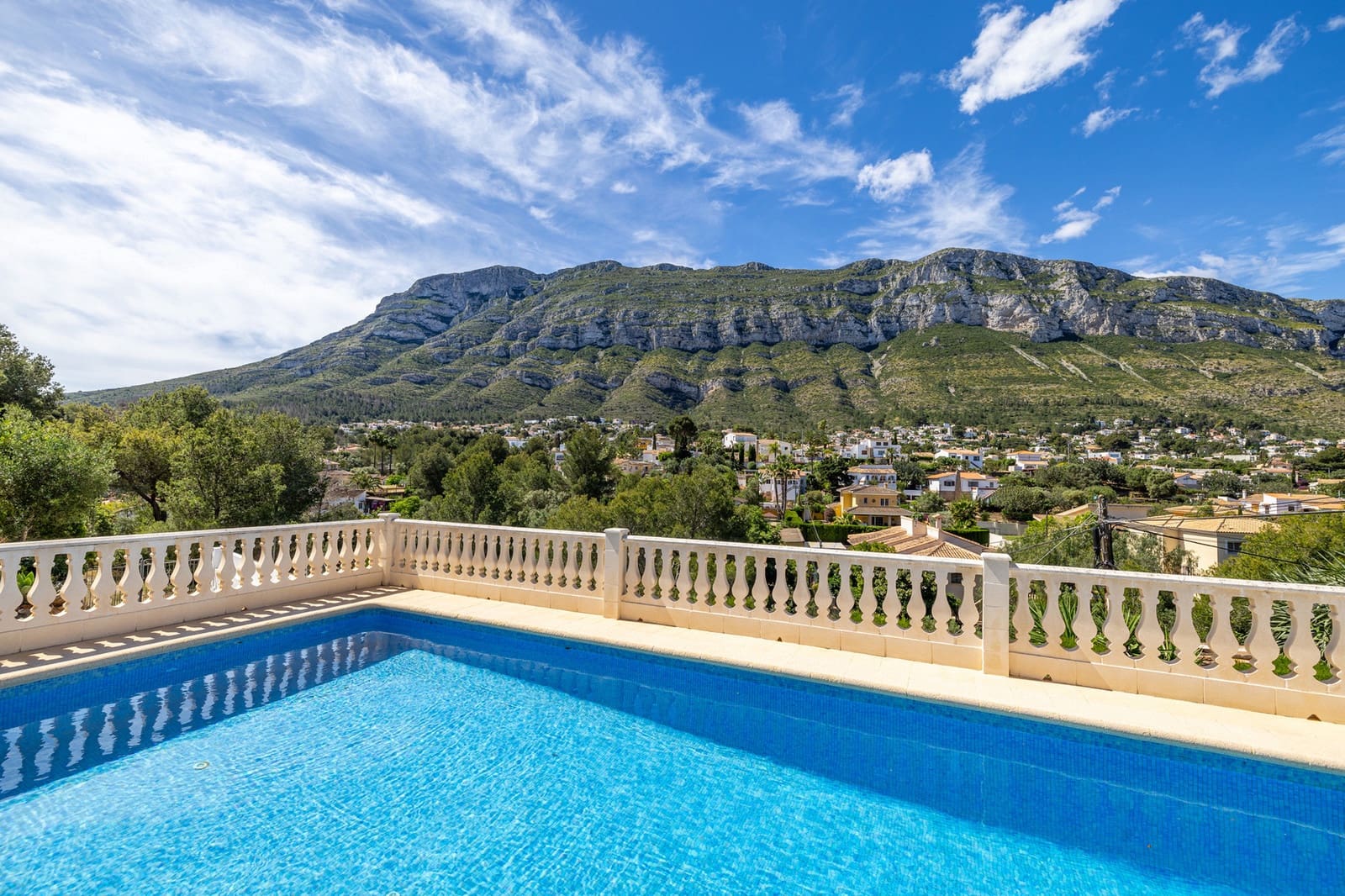 3 slaapkamer Villa te koop in Denia met zwembad - € 649.000 (Ref: 9439657)