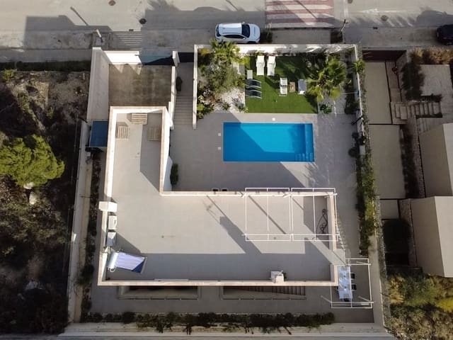 5 bedroom Villa for sale in Polop with pool - € 720,000 (Ref: 9491278)