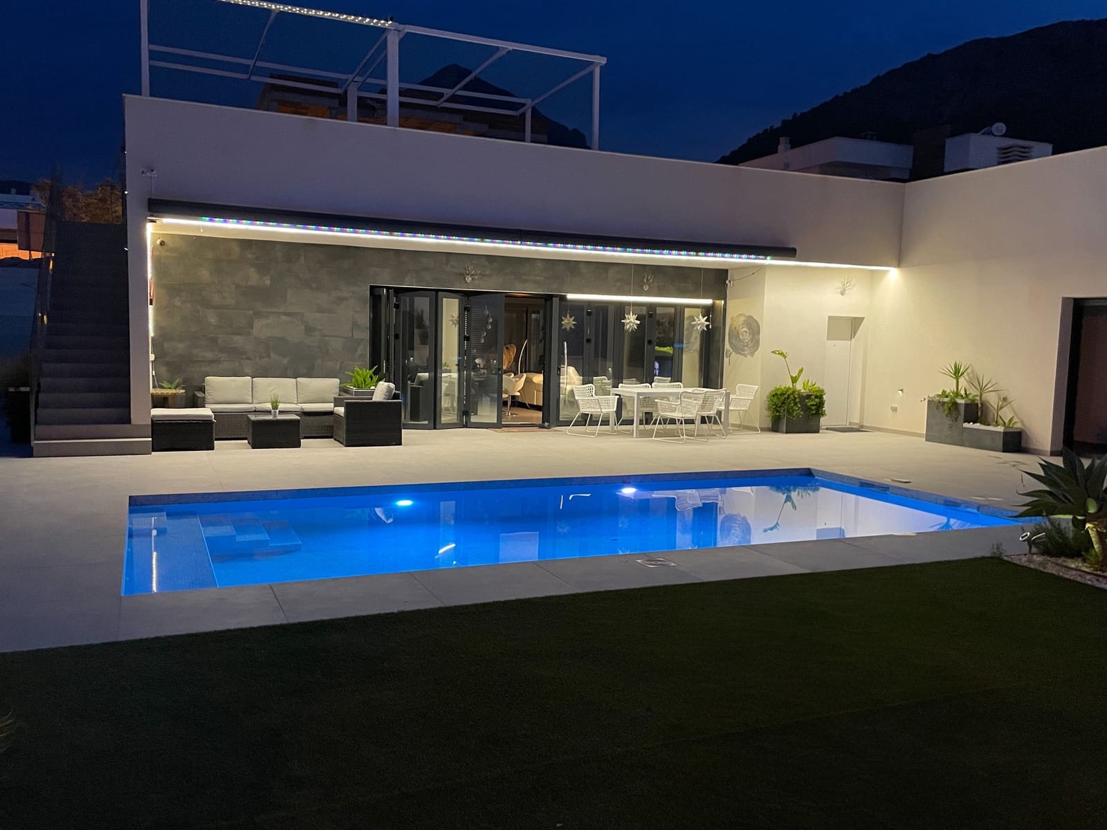 5 bedroom Villa for sale in Polop with pool - € 720,000 (Ref: 9491278)