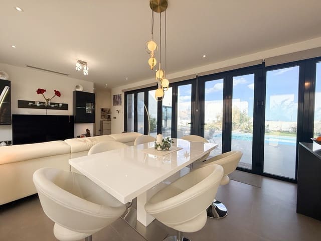 5 bedroom Villa for sale in Polop with pool - € 720,000 (Ref: 9491278)