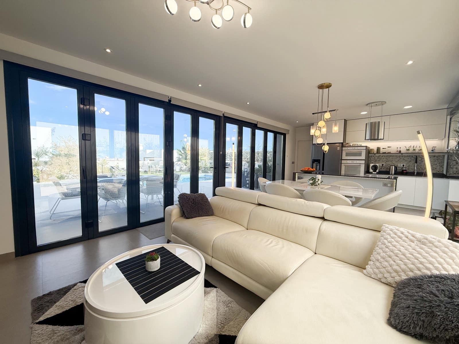 5 bedroom Villa for sale in Polop with pool - € 720,000 (Ref: 9491278)