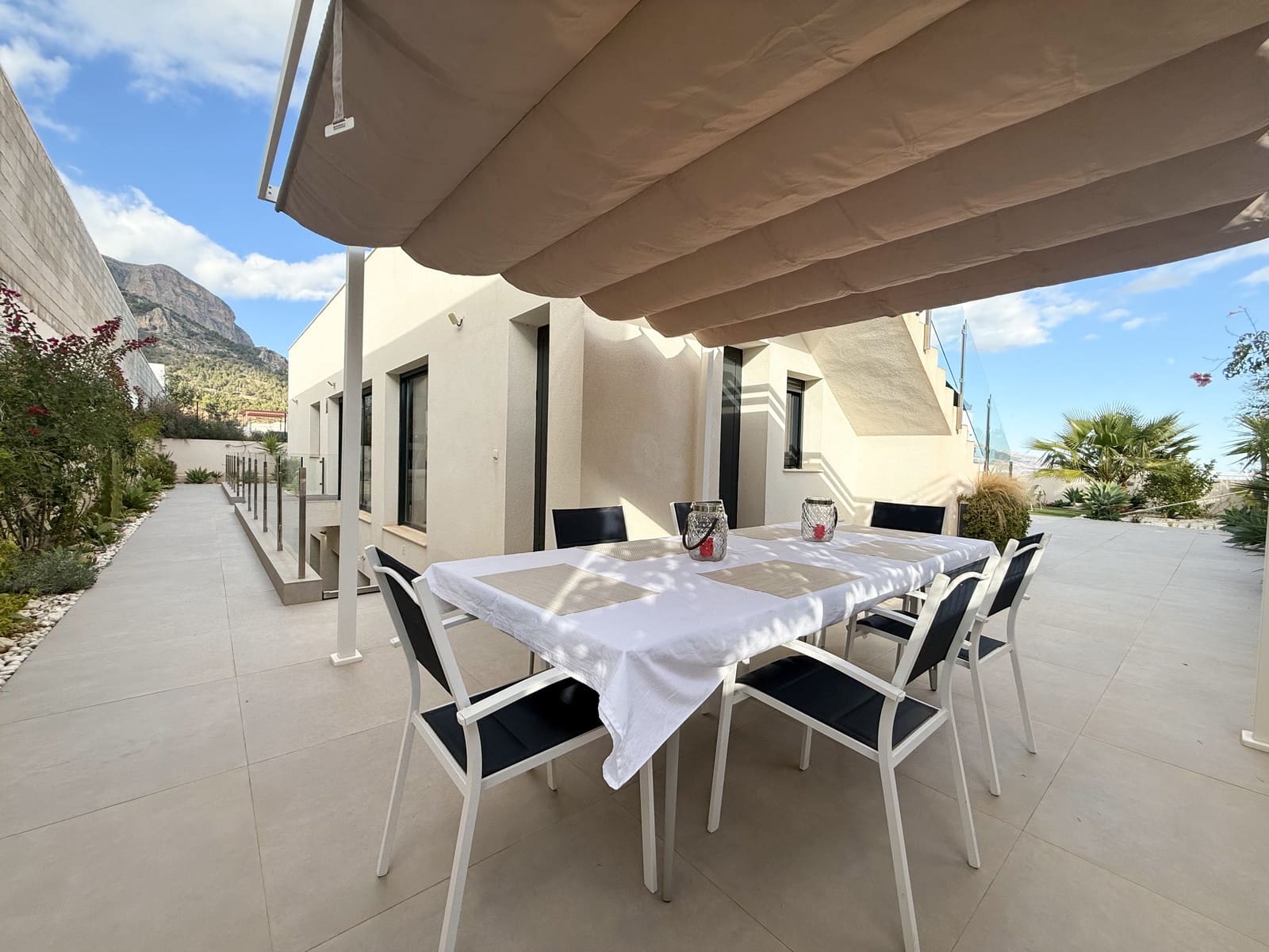 5 bedroom Villa for sale in Polop with pool - € 720,000 (Ref: 9491278)