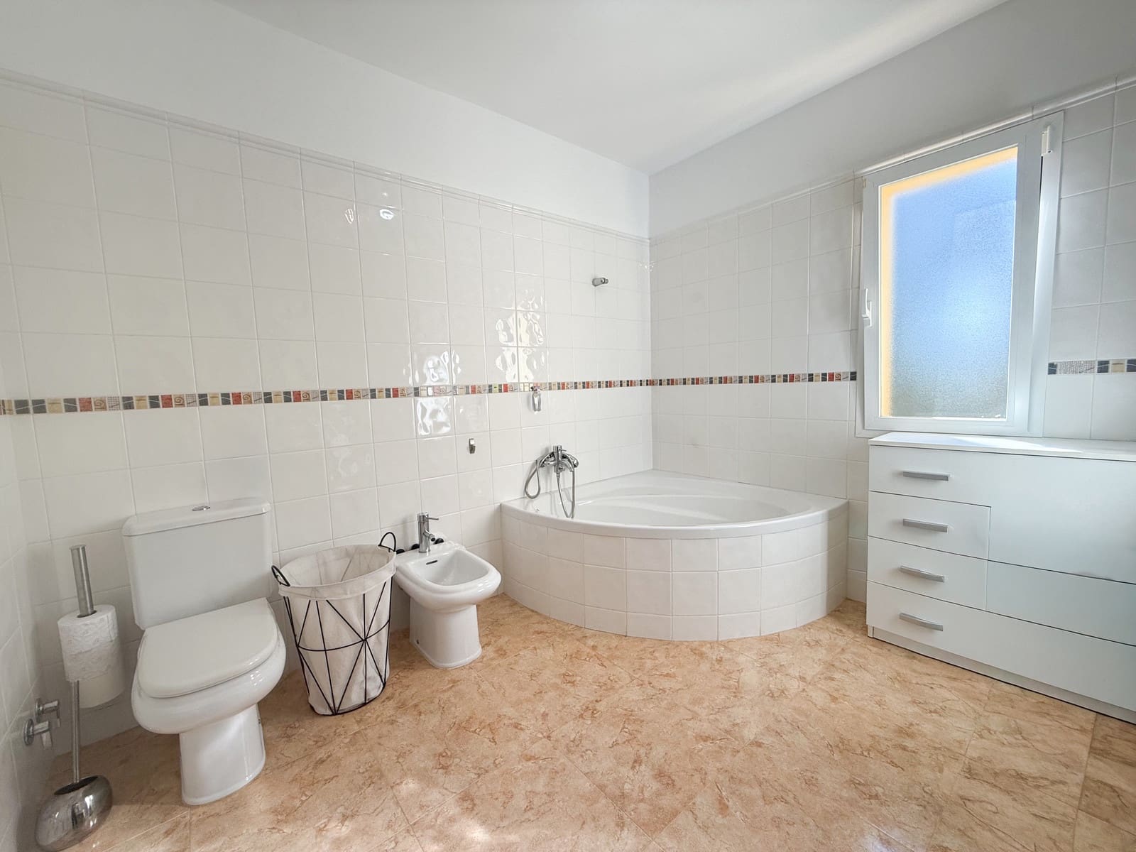 3 makuuhuone Huvila myytävänä paikassa La Nucia mukana uima-altaan - 585 000 € (Ref: 9501952)