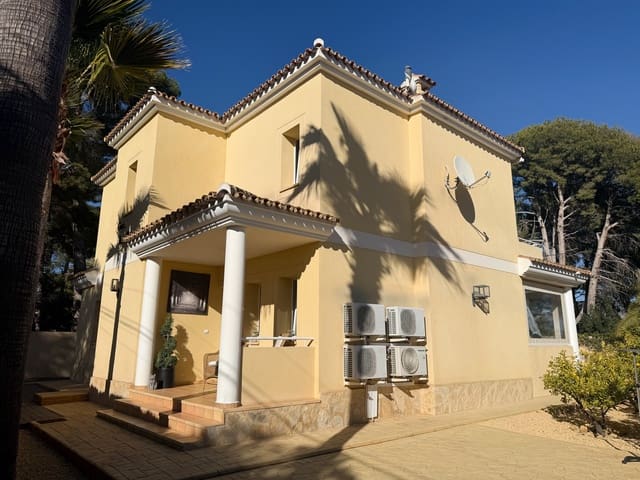 3 makuuhuone Huvila myytävänä paikassa Coloma  , La Nucia mukana uima-altaan - 585 000 € (Ref: 9501952)