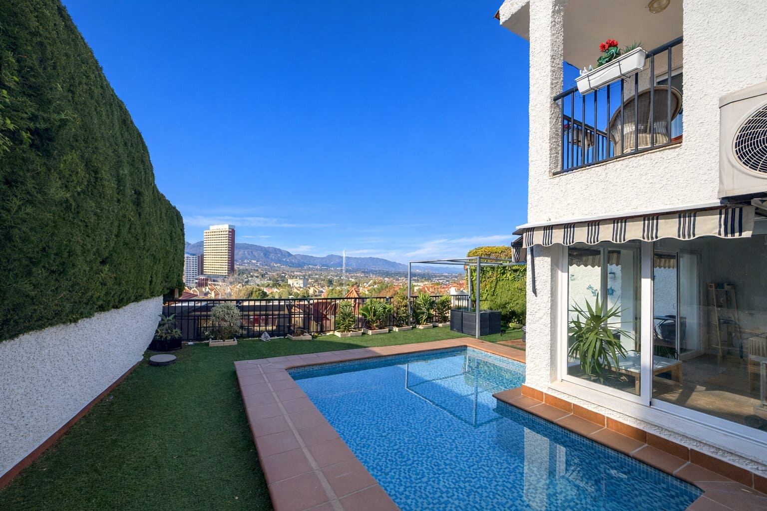 3 sypialnia Dom na sprzedaż w Benidorm z basenem - 380 000 € (Ref: 9530204)