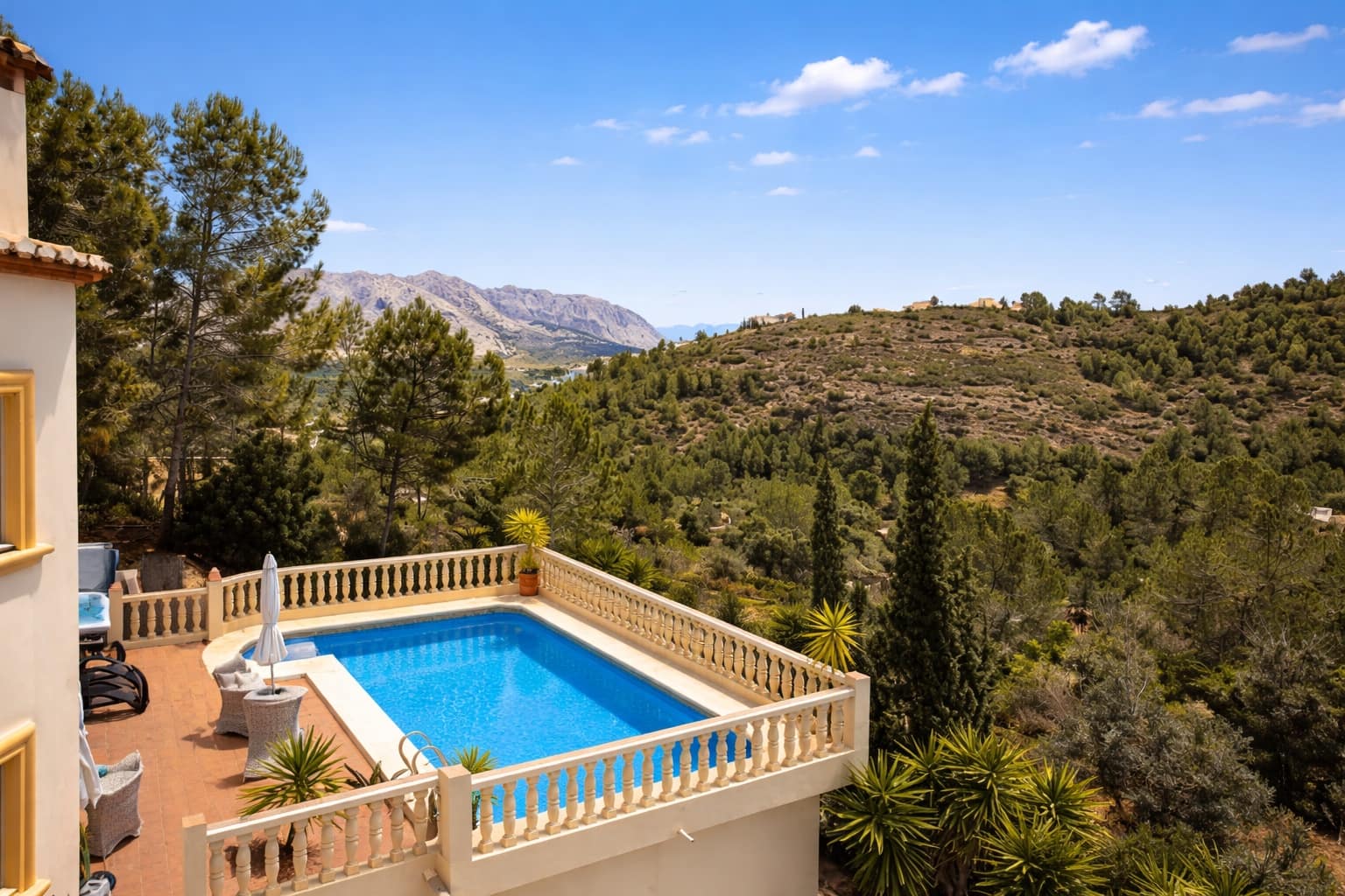 Chalet de 3 habitaciones en Orba en venta con piscina - 430.000 € (Ref: 9594767)