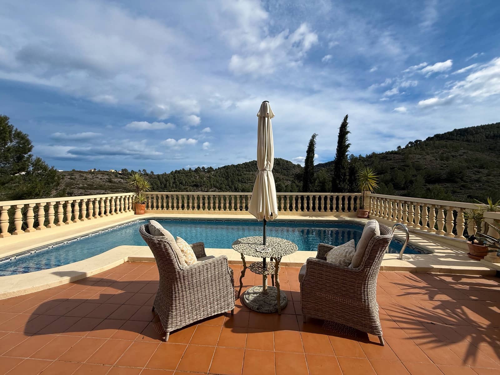 Chalet de 3 habitaciones en Orba en venta con piscina - 430.000 € (Ref: 9594767)