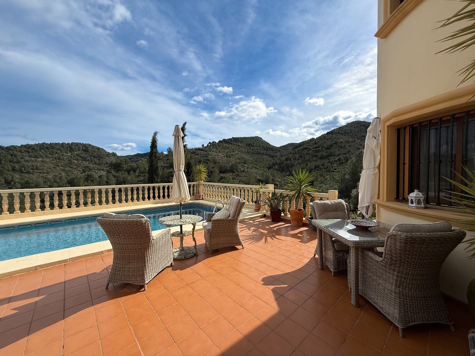 Chalet de 3 habitaciones en Orba en venta con piscina - 430.000 € (Ref: 9594767)