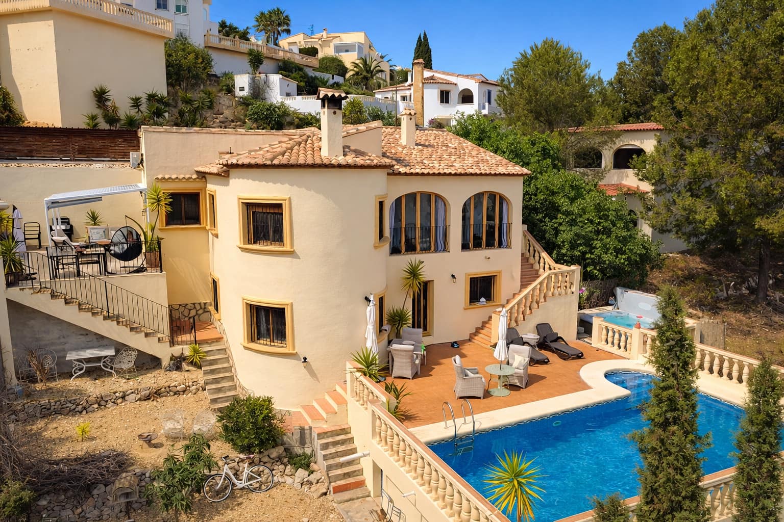 Chalet de 3 habitaciones en Orba en venta con piscina - 430.000 € (Ref: 9594767)