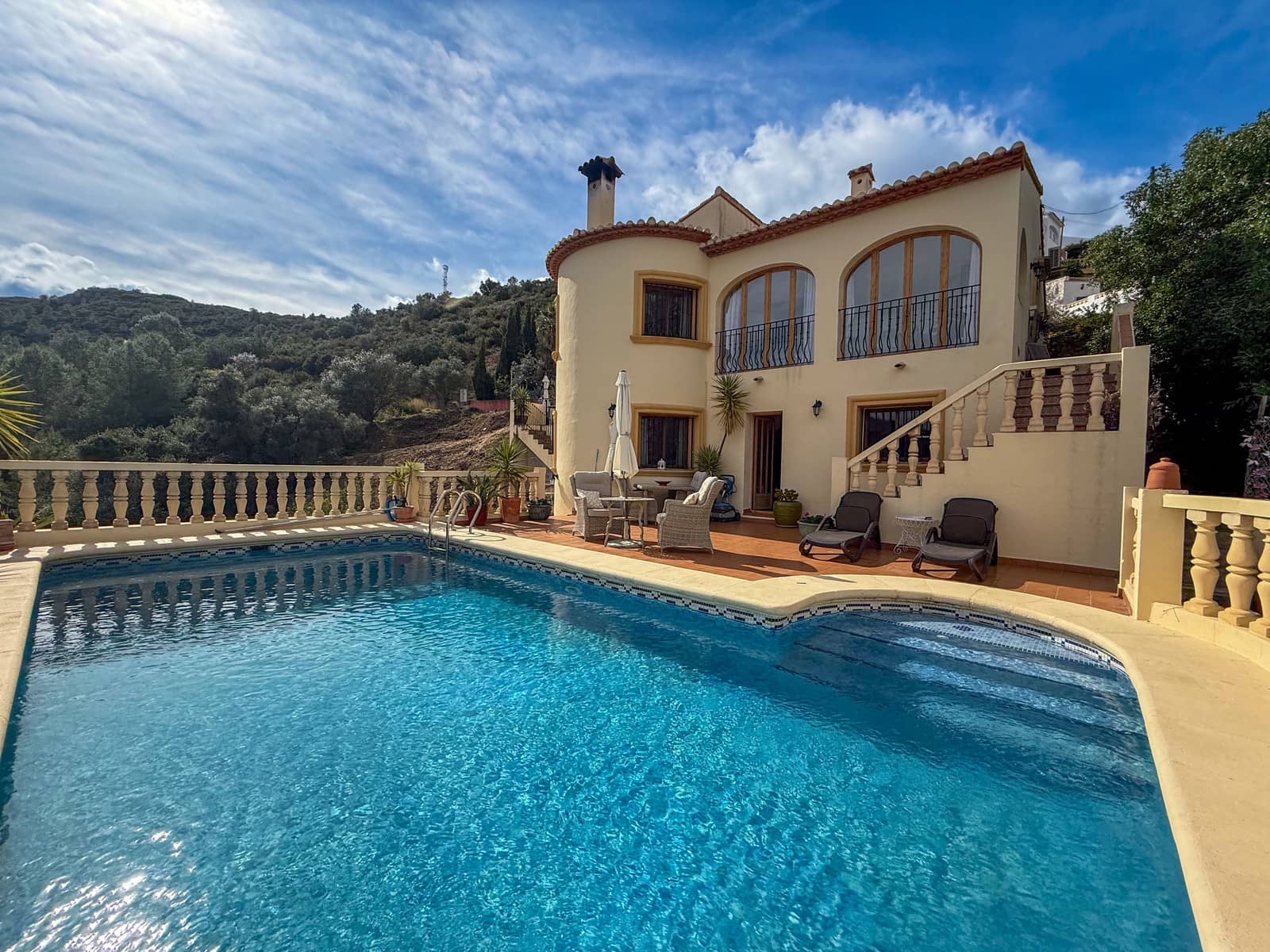 Chalet de 3 habitaciones en Orba en venta con piscina - 430.000 € (Ref: 9594767)