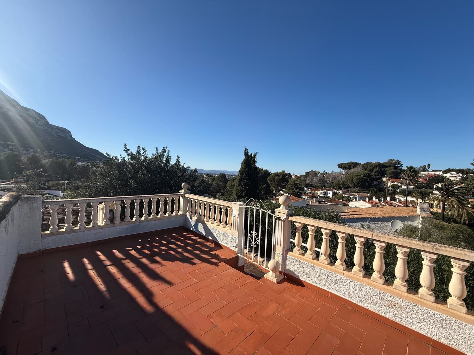 Chalet de 3 habitaciones en Dénia en venta con piscina - 475.000 € (Ref: 9625383)