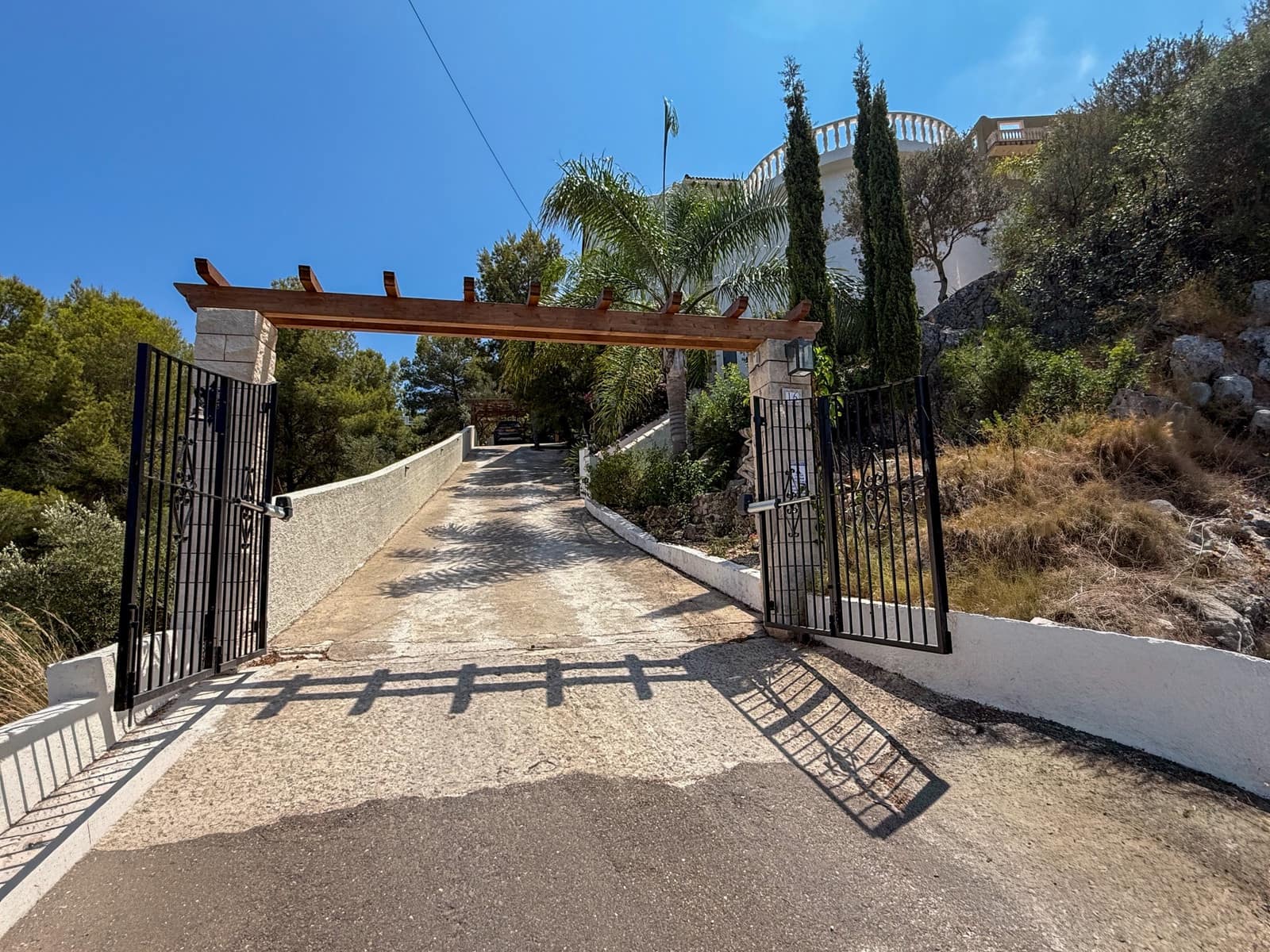 3 bedroom Villa for sale in Pedreguer with pool - € 465,000 (Ref: 9644592)