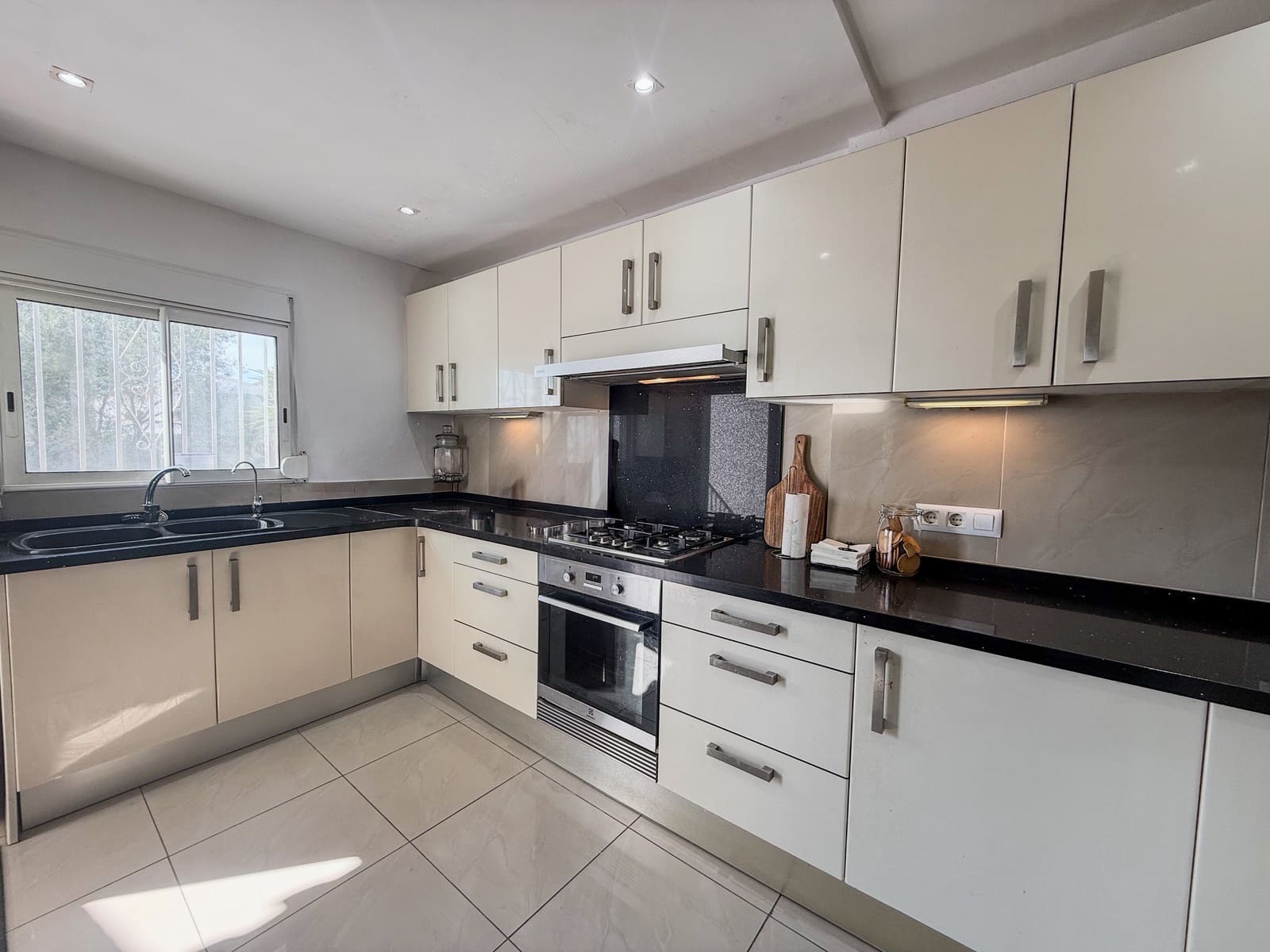 Chalet de 3 habitaciones en Pedreguer en venta con piscina - 395.000 € (Ref: 9658430)