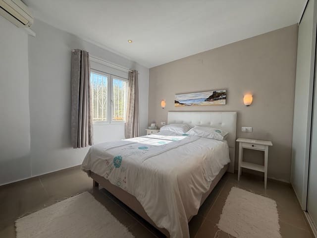 Chalet de 3 habitaciones en Pedreguer en venta con piscina - 395.000 € (Ref: 9658430)