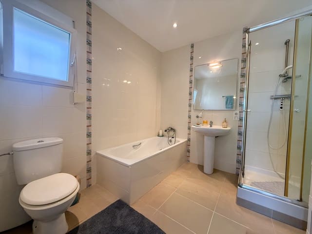 Chalet de 3 habitaciones en Pedreguer en venta con piscina - 395.000 € (Ref: 9658430)