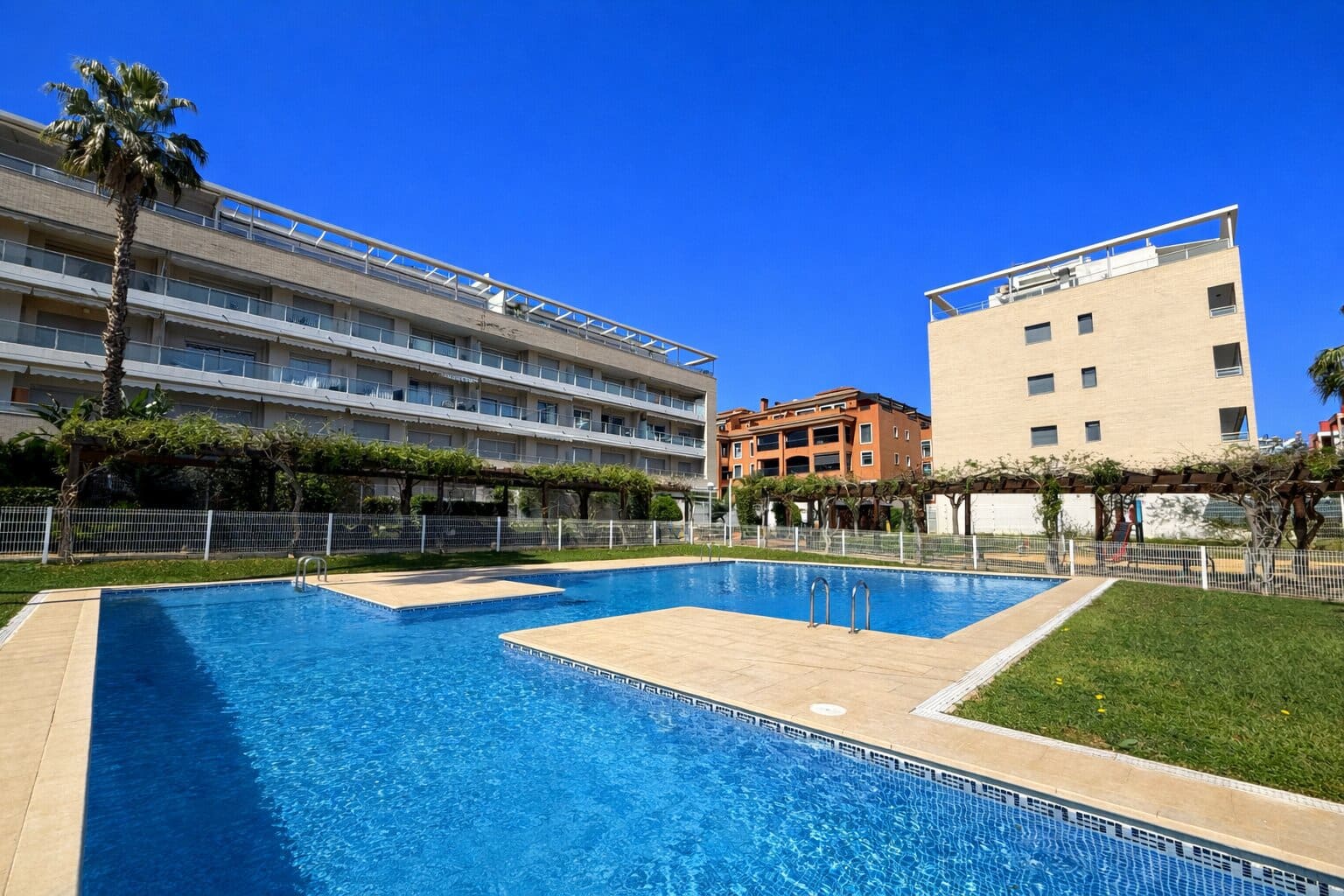 2 makuuhuone Huoneisto myytävänä paikassa Denia mukana uima-altaan - 329 000 € (Ref: 9676985)