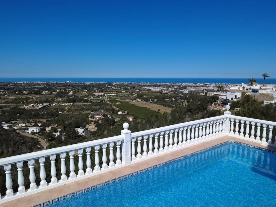 Chalet de 3 habitaciones en Dénia en venta con piscina - 850.000 € (Ref: 9701391)