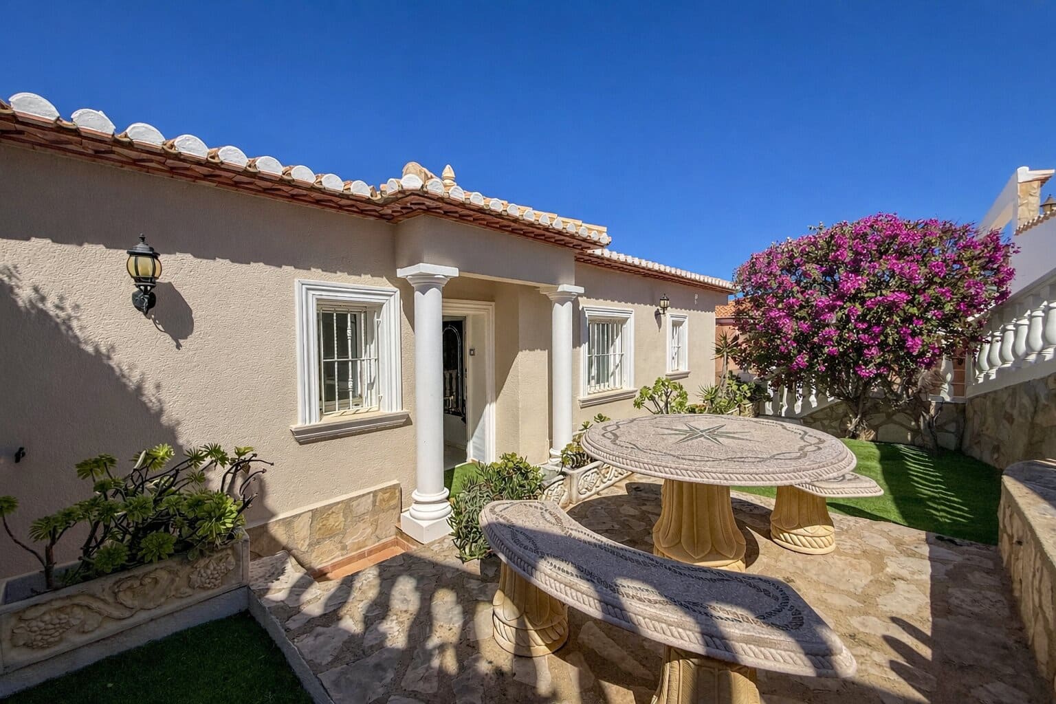 Chalet de 3 habitaciones en Dénia en venta con piscina - 850.000 € (Ref: 9701391)