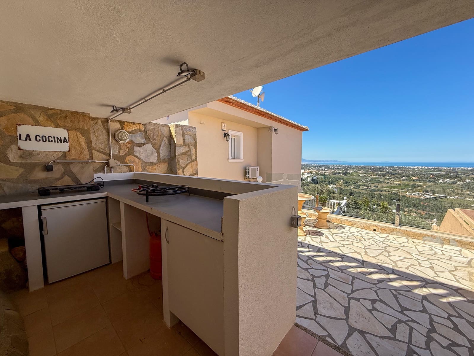 Chalet de 3 habitaciones en Dénia en venta con piscina - 850.000 € (Ref: 9701391)