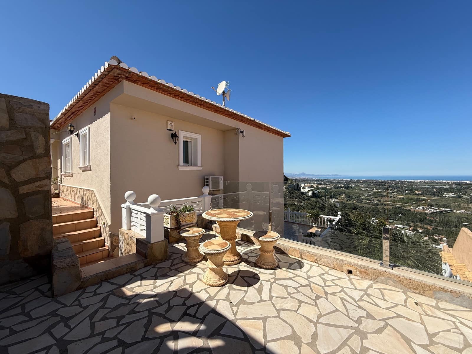 Chalet de 3 habitaciones en Dénia en venta con piscina - 850.000 € (Ref: 9701391)