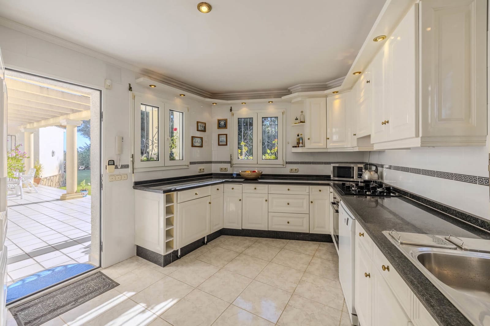 4 Zimmer Villa zu verkaufen in Denia mit Pool - 950.000 € (Ref: 9721404)