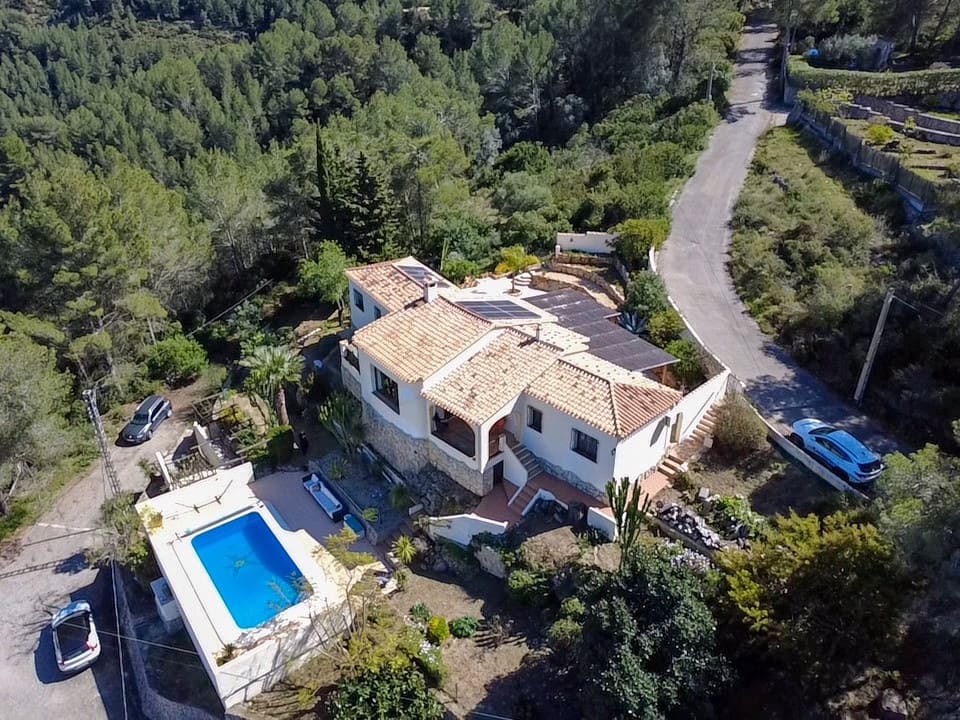 3 bedroom Villa for sale in Benidoleig with pool - € 470,000 (Ref: 9731740)