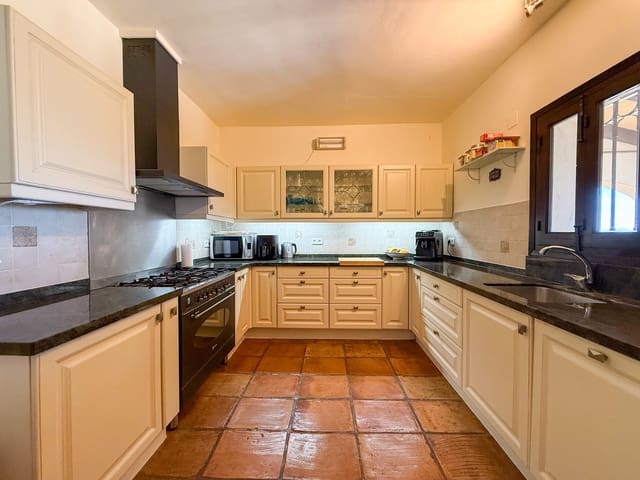 3 bedroom Villa for sale in Benidoleig with pool - € 470,000 (Ref: 9731740)