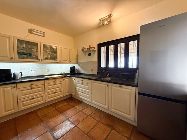 3 bedroom Villa for sale in Benidoleig with pool - € 470,000 (Ref: 9731740)